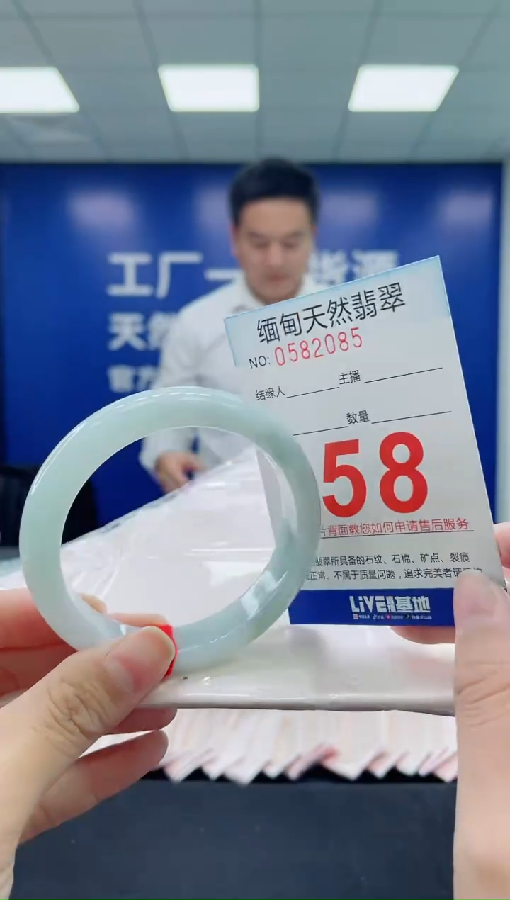 未镶嵌手镯翡翠天然翡翠手镯