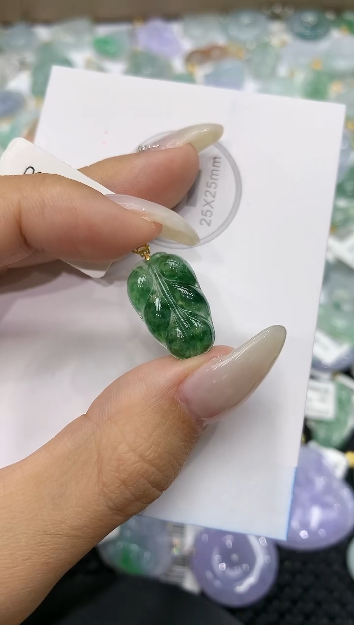 颈饰18K金镶嵌翡翠111111111111