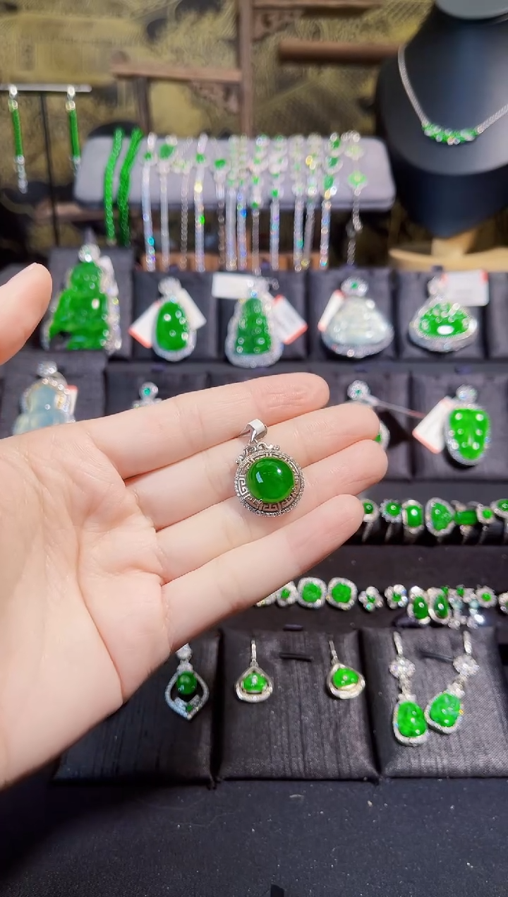 【闪购商品】翡翠耳饰银S925镶嵌蛋面