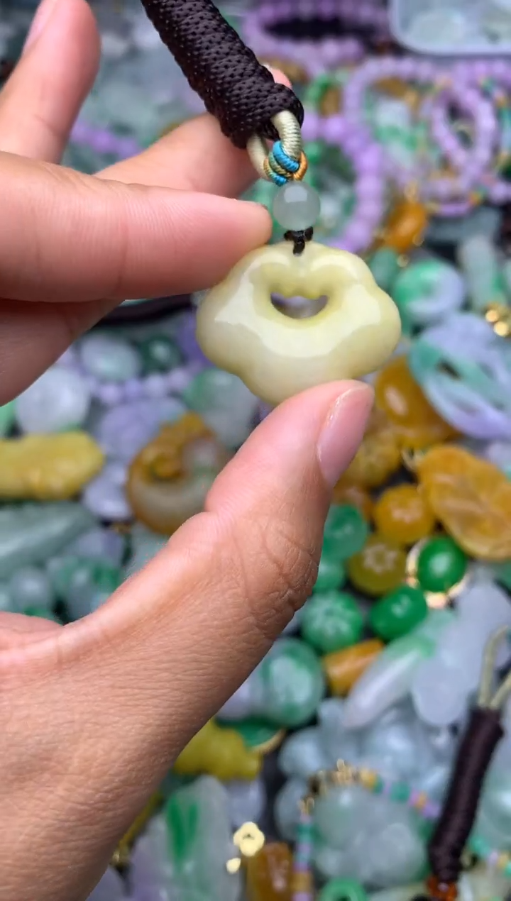 颈饰未镶嵌翡翠天然缅甸翡翠吊坠
