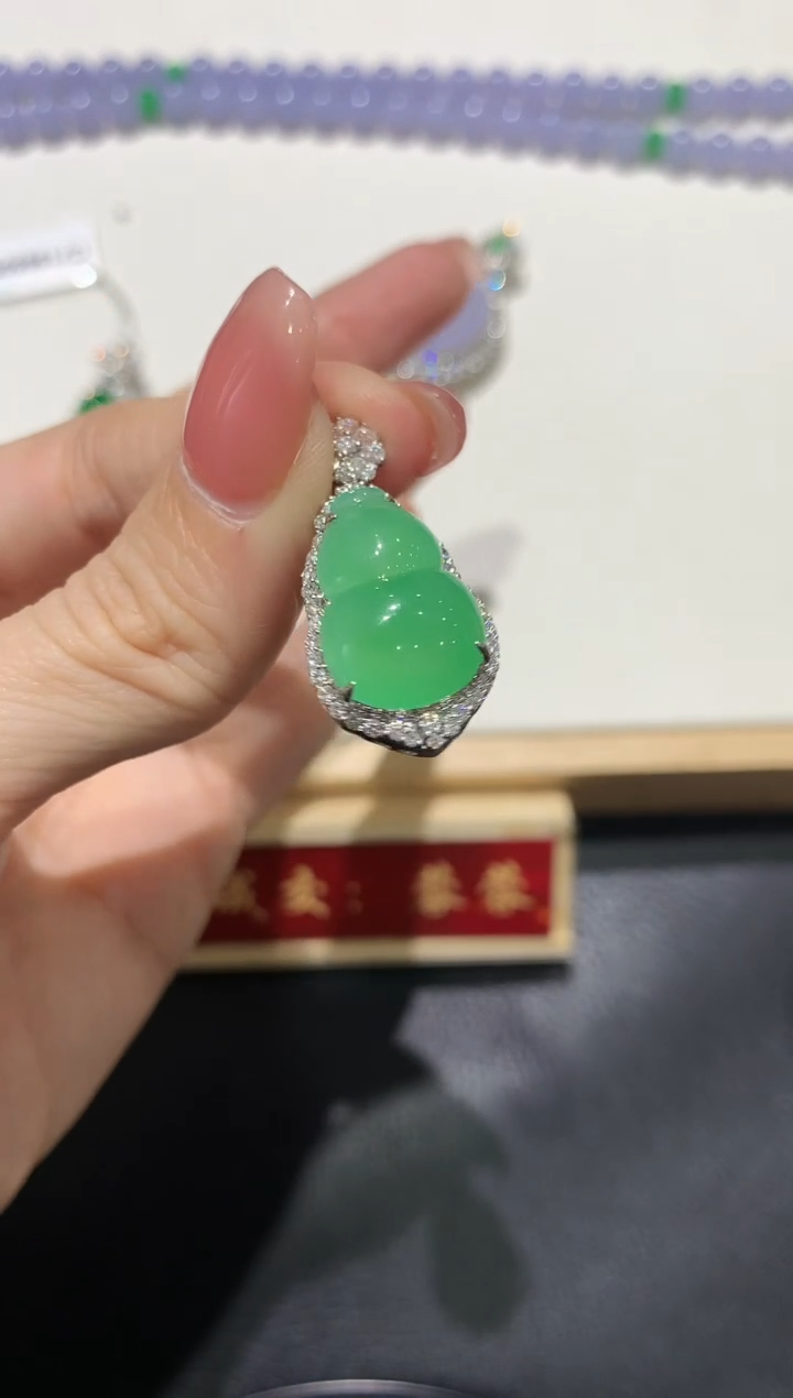【闪购商品】翡翠吊坠(不含链)18K金镶嵌团购2
