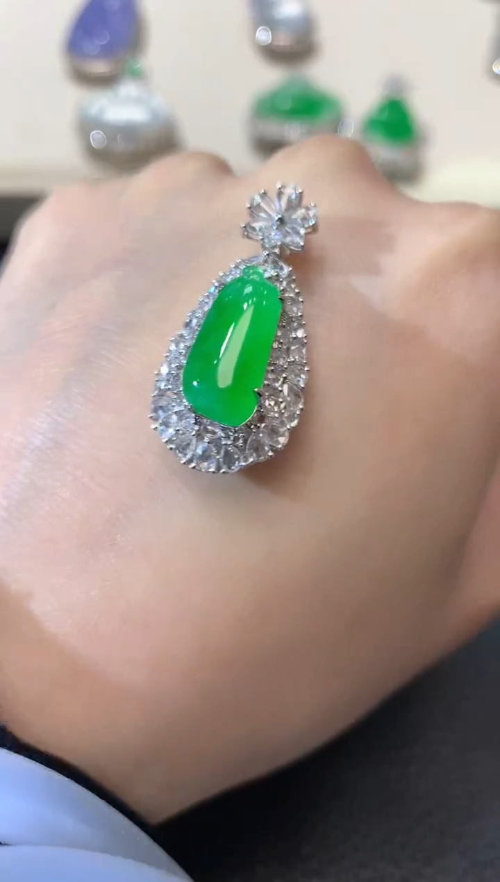 【闪购商品】翡翠吊坠(不含链)18K金镶嵌 C72