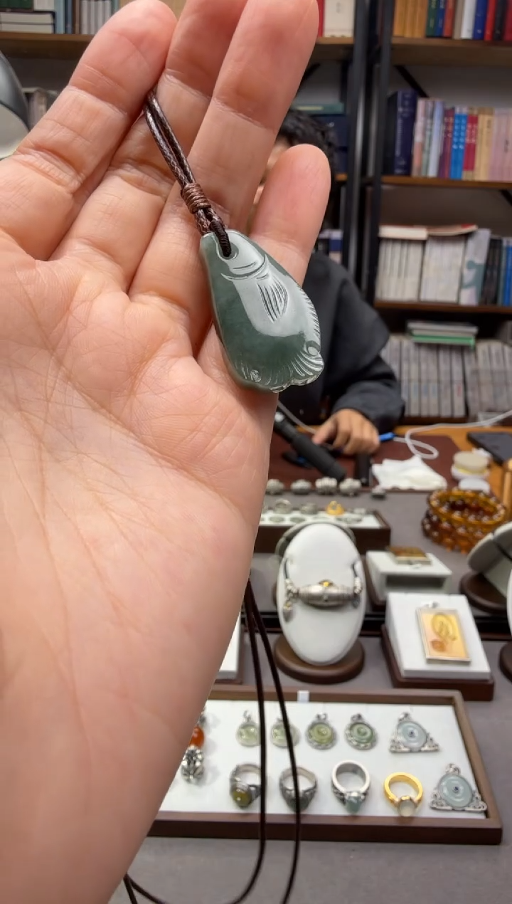 颈饰未镶嵌翡翠鱼形佩吊坠