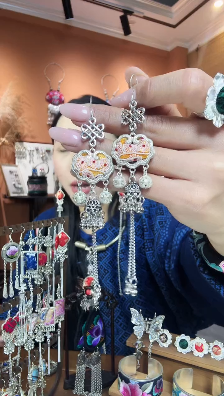 【闪购商品】刺绣纯手工民族风耳环