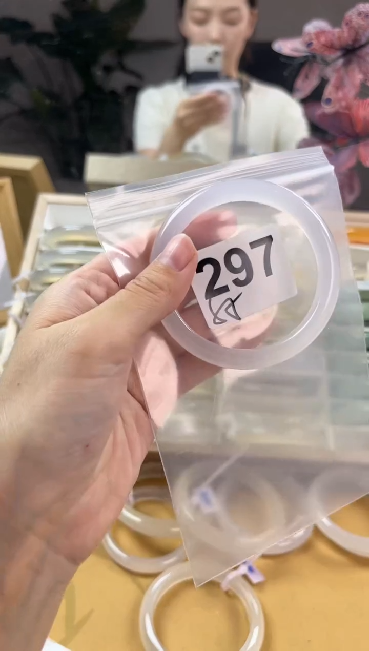 玛瑙/玉髓手镯未镶嵌297暇