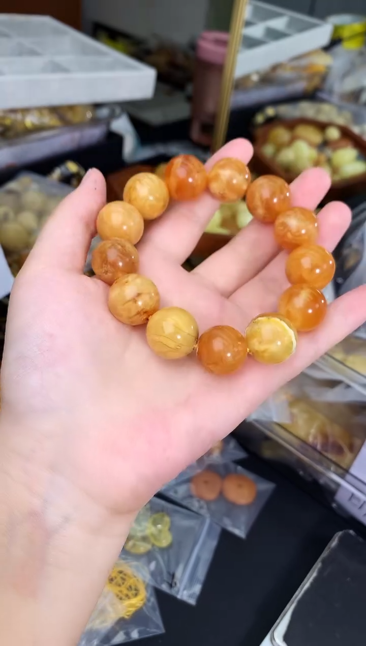 蜜蜡未镶嵌珠宝奇石66