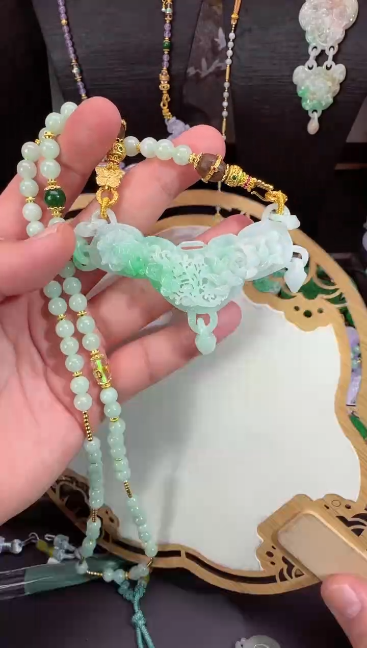 【闪购商品】翡翠颈饰未镶嵌牌子