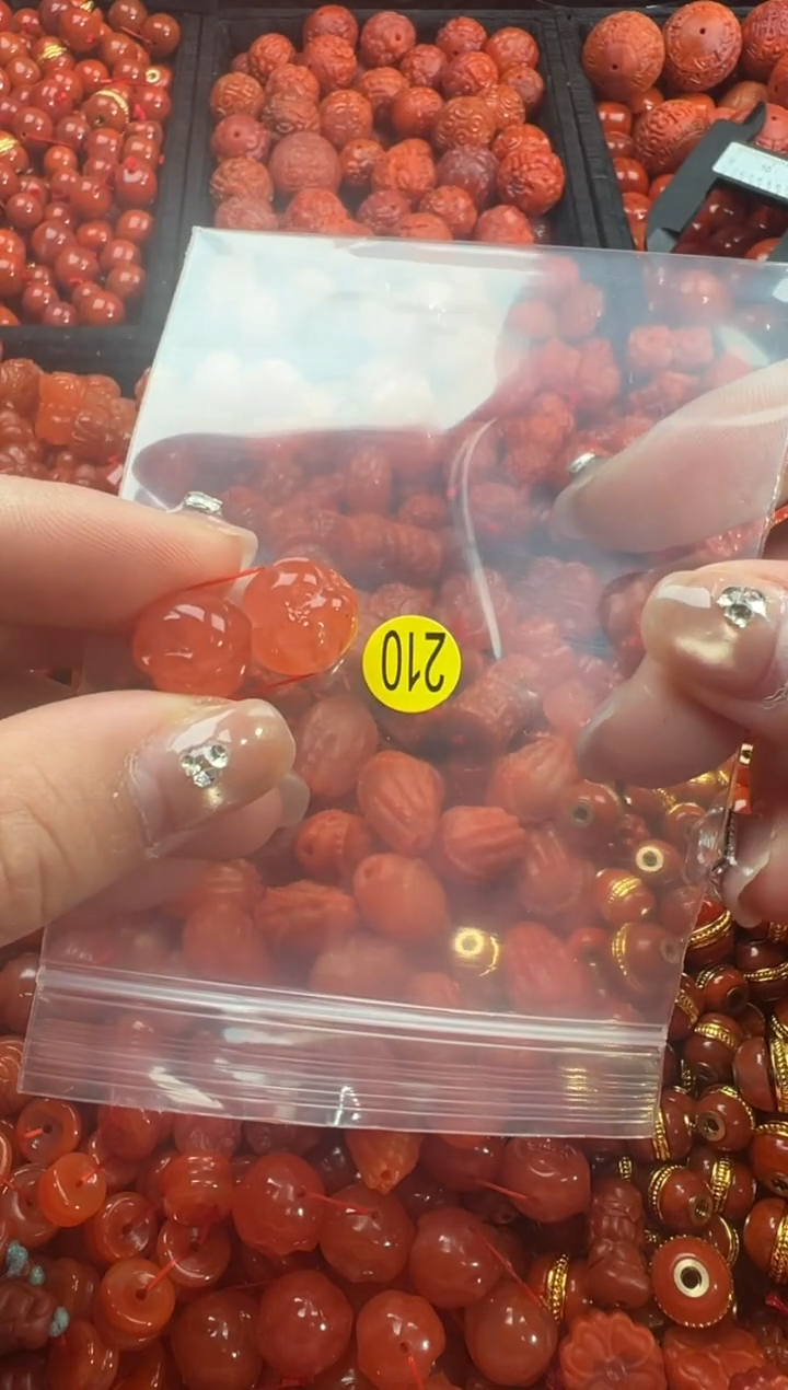 南红玛瑙未镶嵌颈饰1