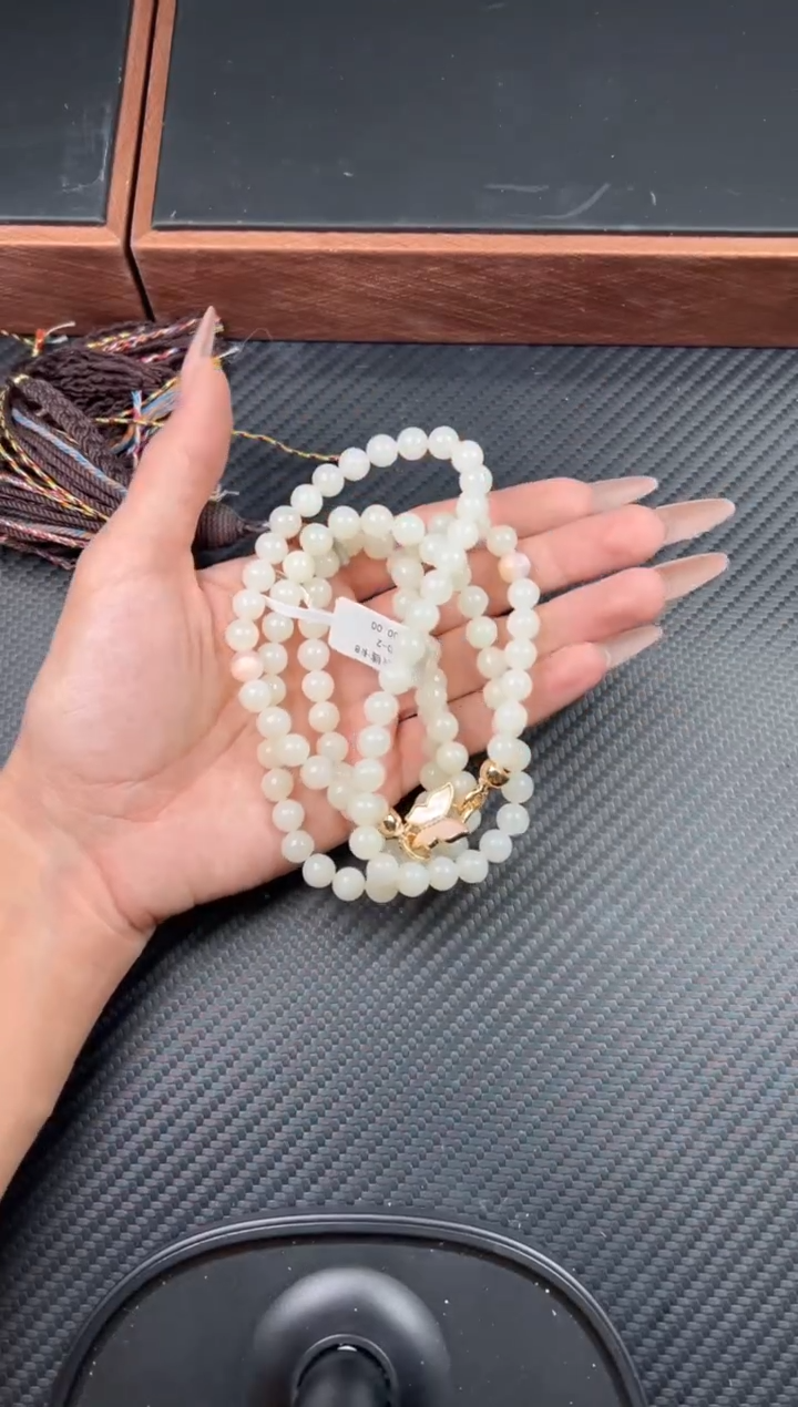 未镶嵌手串和田玉若羌微色差长链卡8
