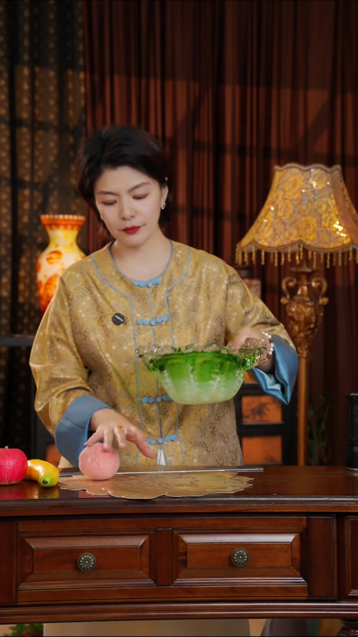 琉璃水晶白菜果盘--微瑕