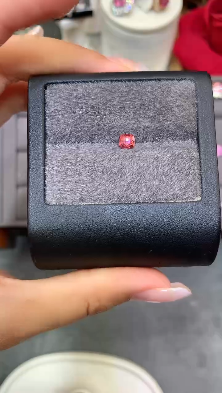 裸石尖晶石枕型 莲花色调 0.63ct