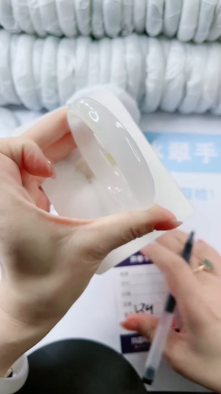 【闪购商品】石英质玉手镯未镶嵌多样性发货L39