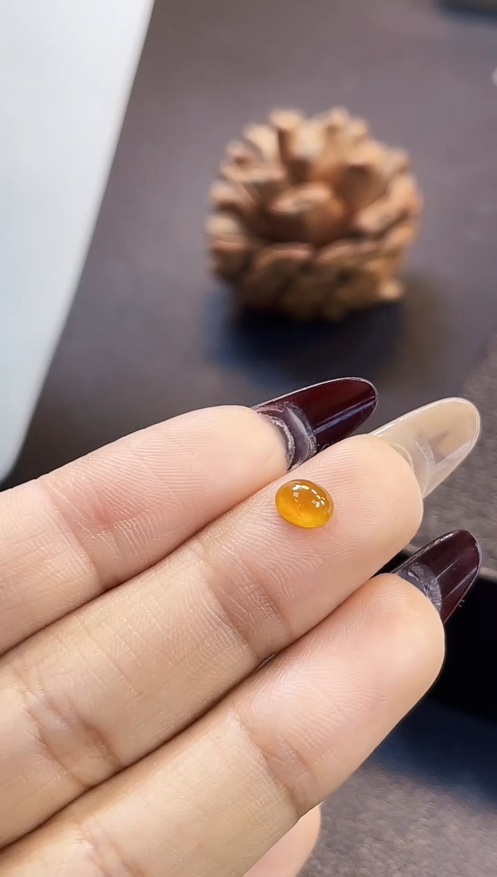 裸石翡翠阿文06高冰满色黄翡蛋面5.8*4.8*2.5