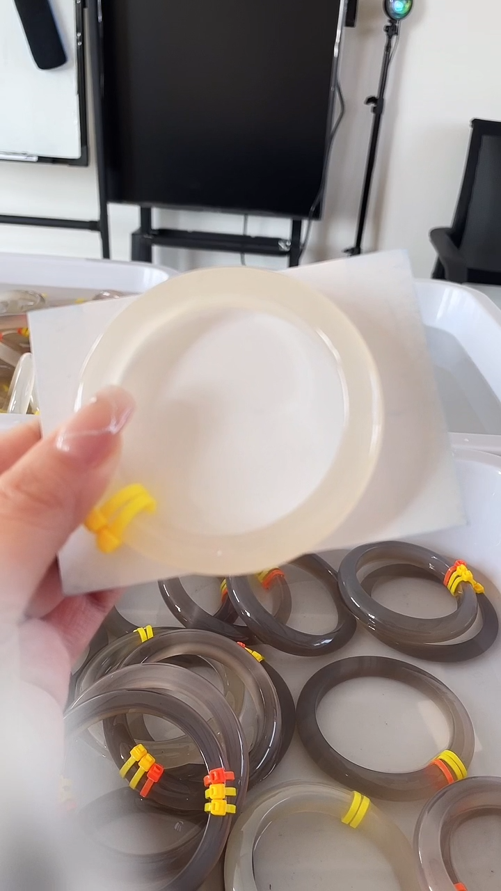 【闪购商品】玛瑙/玉髓手镯合金高冰天然玛瑙冰种玉髓手镯55