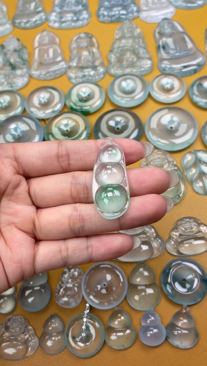 吊坠(不含链)未镶嵌翡翠63 豆子 41.7 17.6 5.9