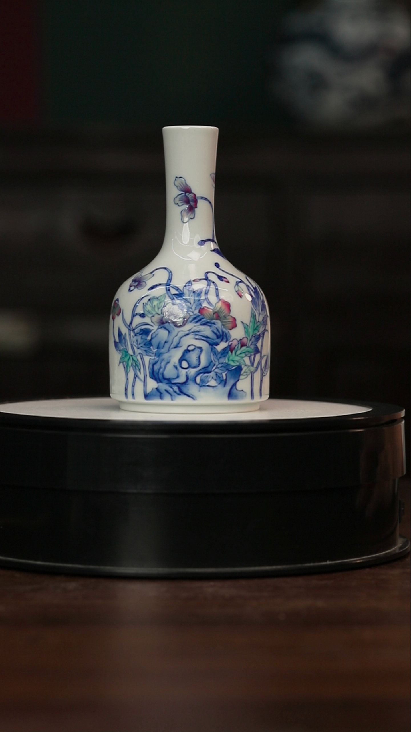 M45G/斗彩/缠枝莲蝴蝶/花瓶