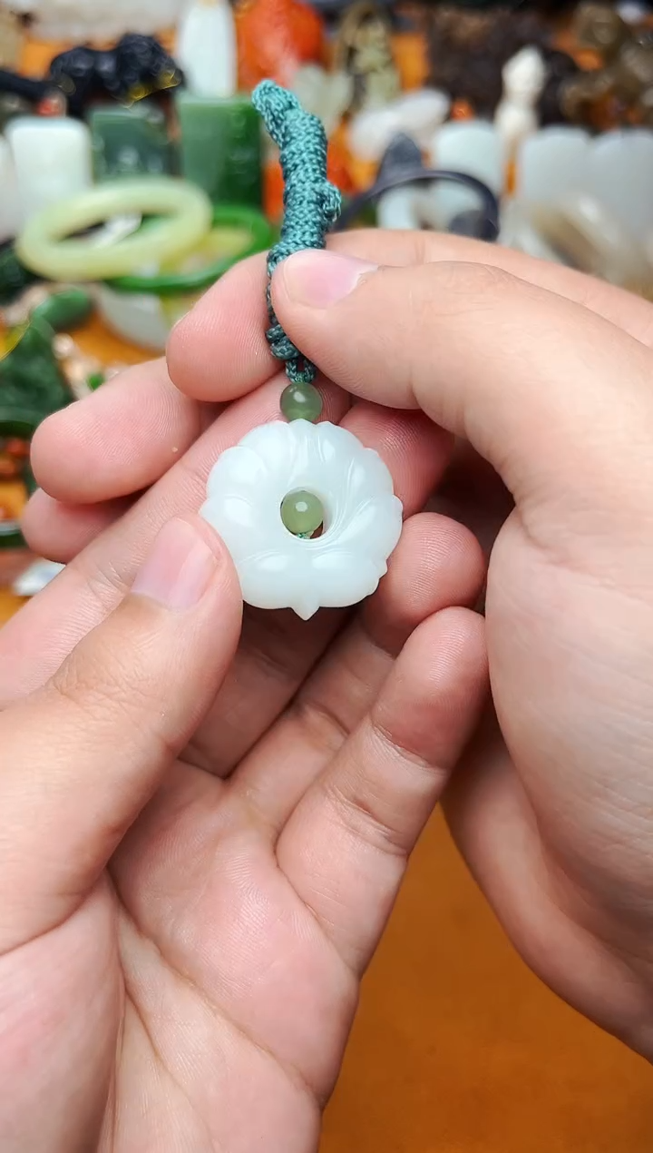 【闪购商品】和田玉颈饰未镶嵌花01