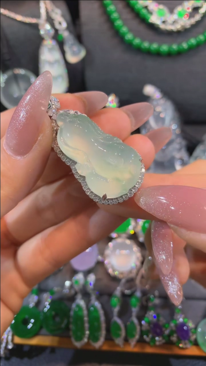 【闪购商品】翡翠吊坠(不含链)18K金镶嵌吊坠