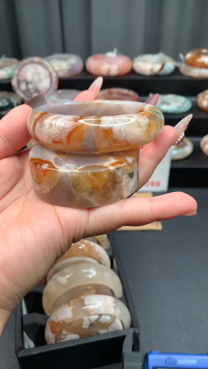 未镶嵌手镯石英质玉（60圈口）赠送镯心 无证书 