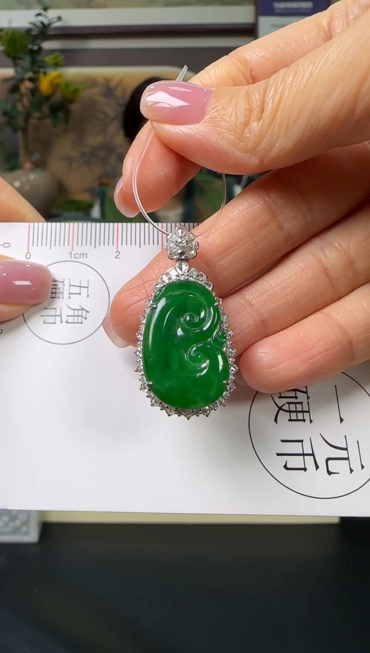 颈饰18K金镶嵌翡翠KK  如意