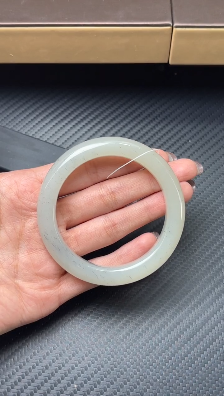 未镶嵌手镯和田玉和田黑山微色差56+m