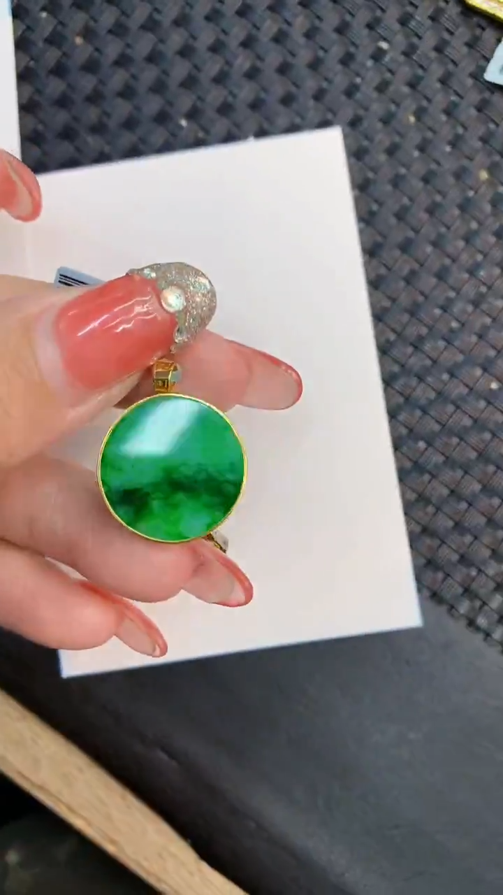 颈饰18K金镶嵌翡翠1