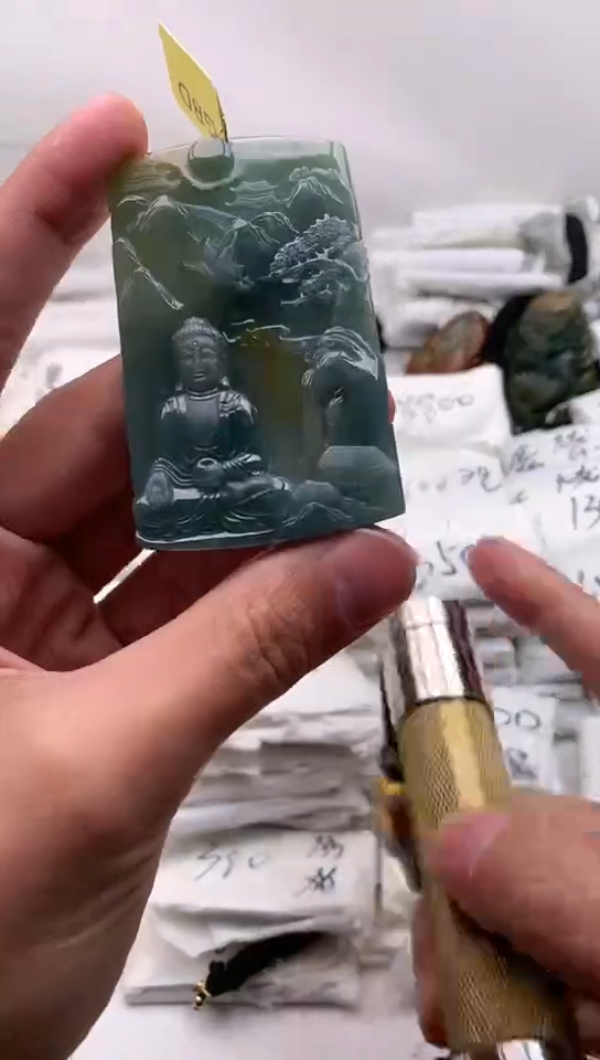 翡翠未镶嵌颈饰阿弥