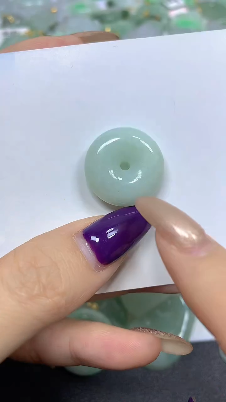 颈饰未镶嵌翡翠 