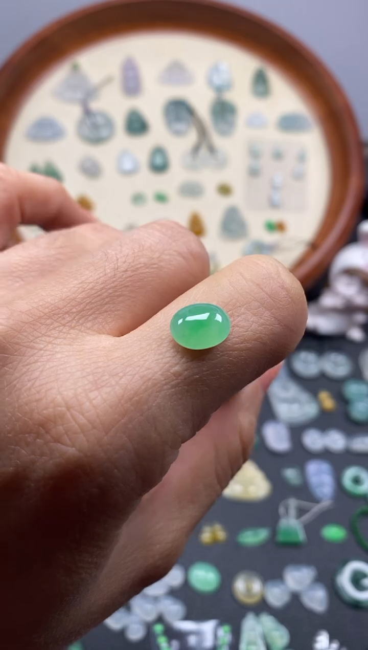 颈饰未镶嵌翡翠果緑蛋面/芬