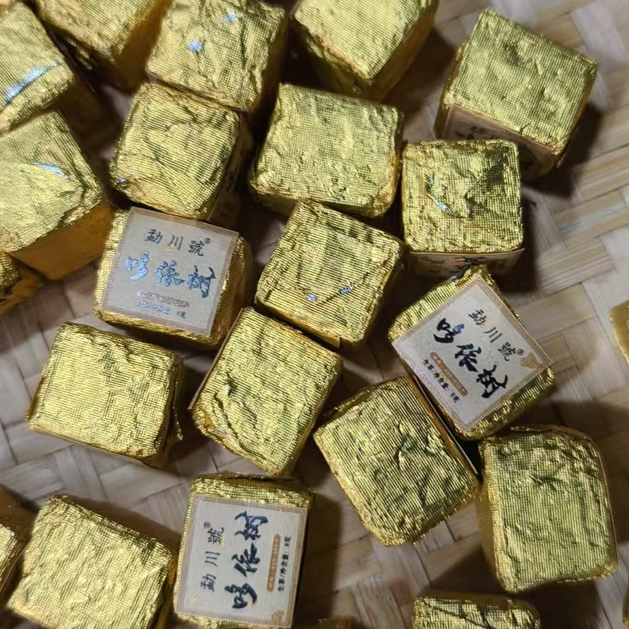 678号2019年哆依树高杆古树（春）8克小方砖