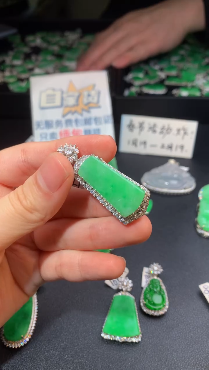 【闪购商品】翡翠颈饰银S925镶嵌翡翠1