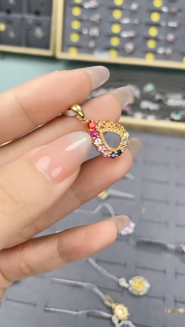 【闪购商品】彩色蓝宝石颈饰18K金镶嵌吊坠