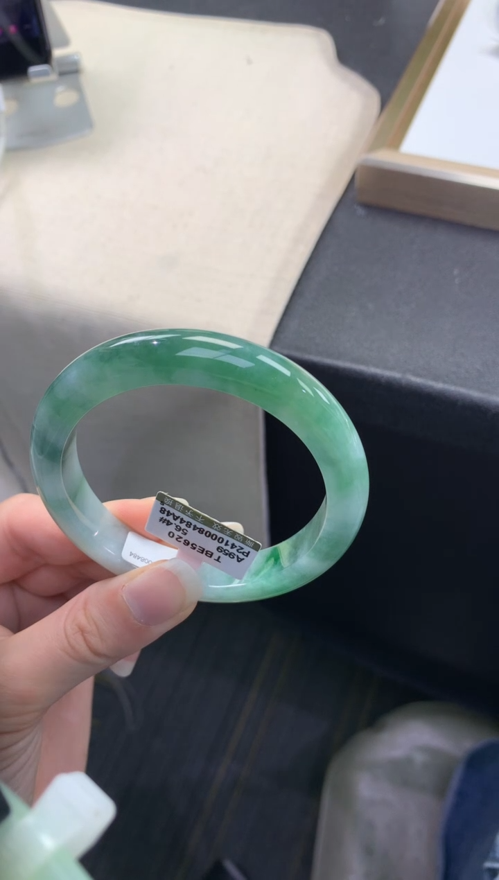 【闪购商品】翡翠手镯未镶嵌           