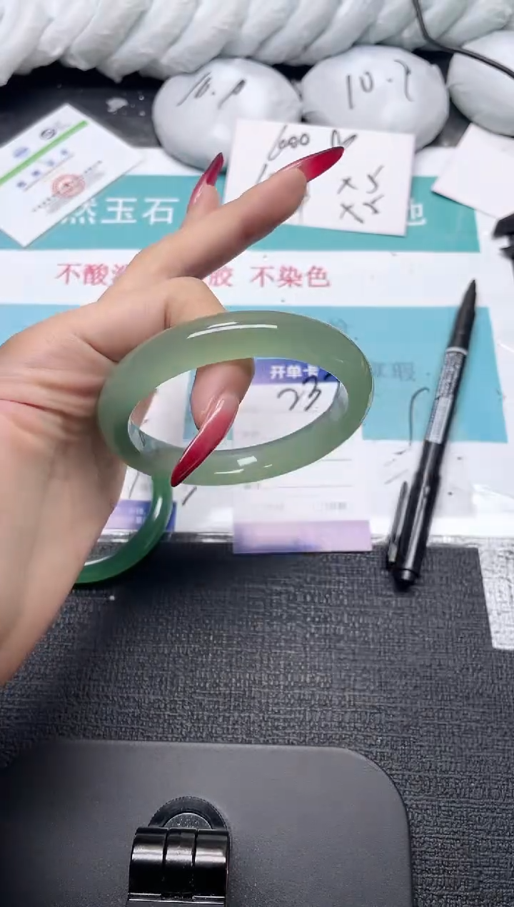 未镶嵌手镯石英质玉237-62