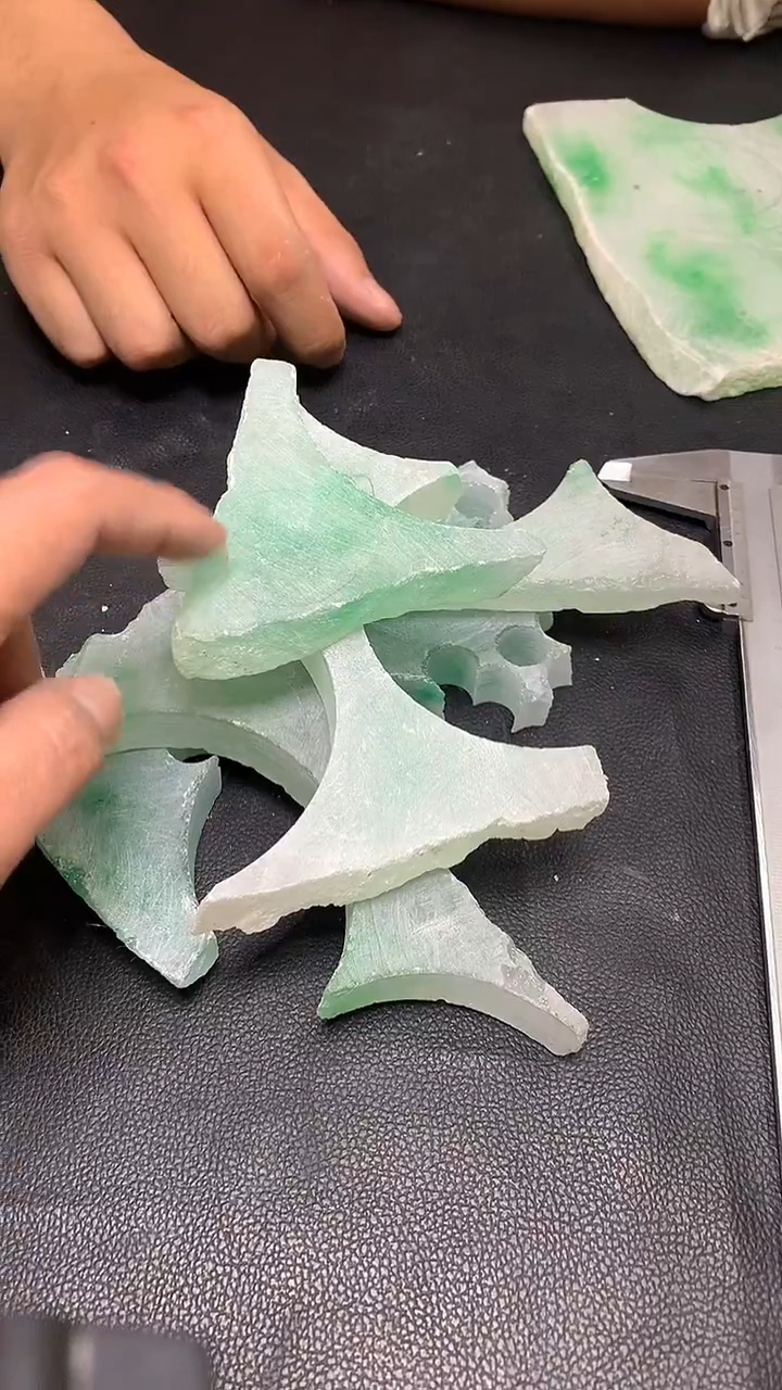 玉冰飘绿花边角毛胚