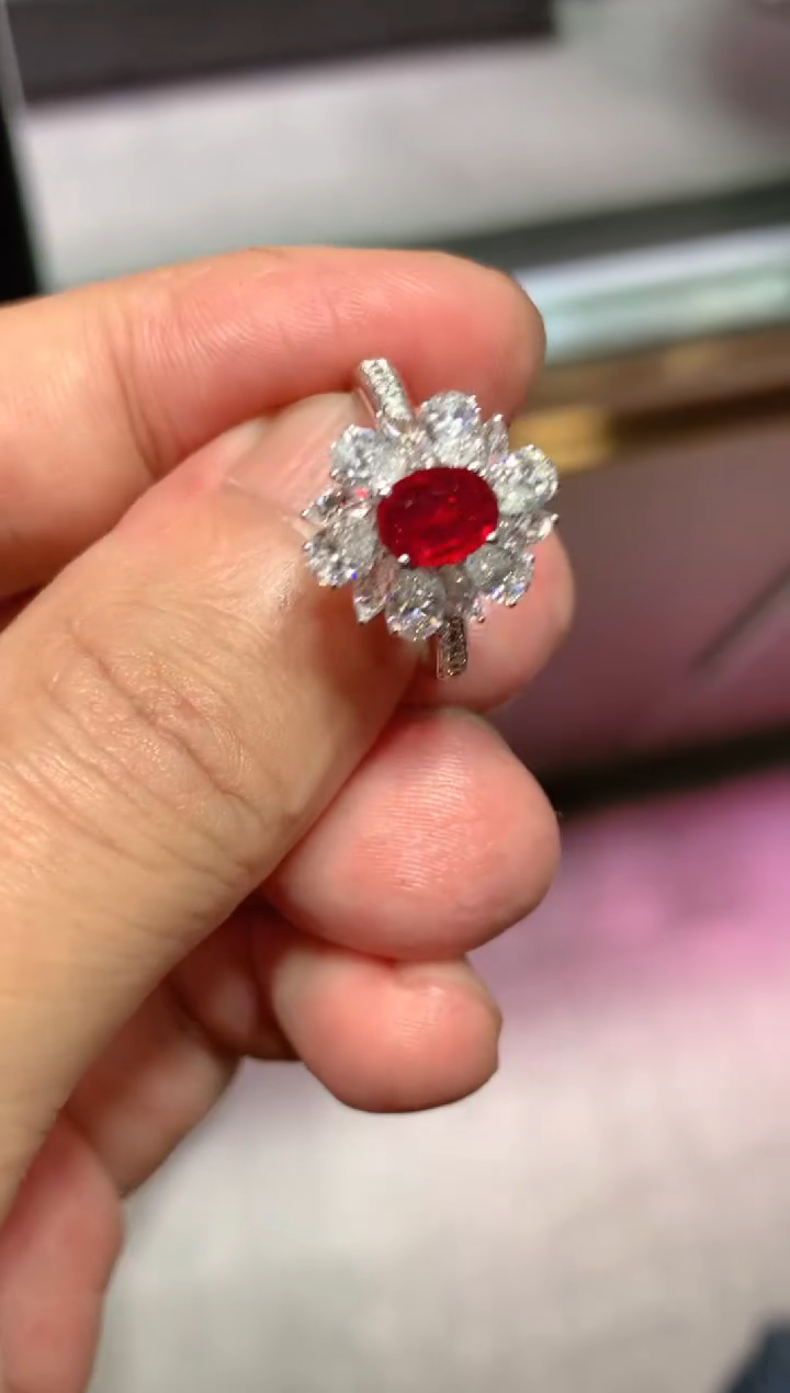 【闪购商品】红宝石戒指18K金镶嵌1.02CT 无烧鸽血红
