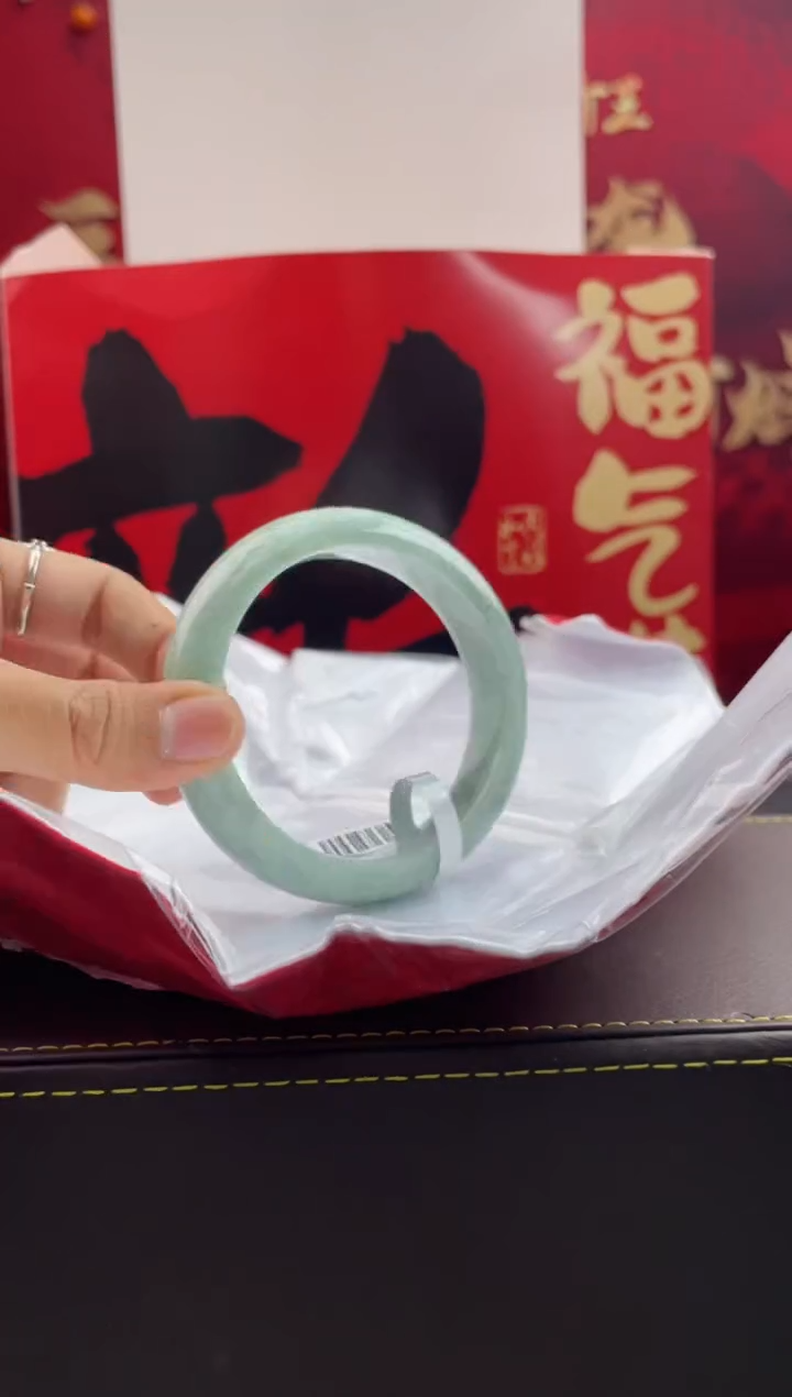 【闪购商品】翡翠手镯未镶嵌53翡翠手镯（微瑕）