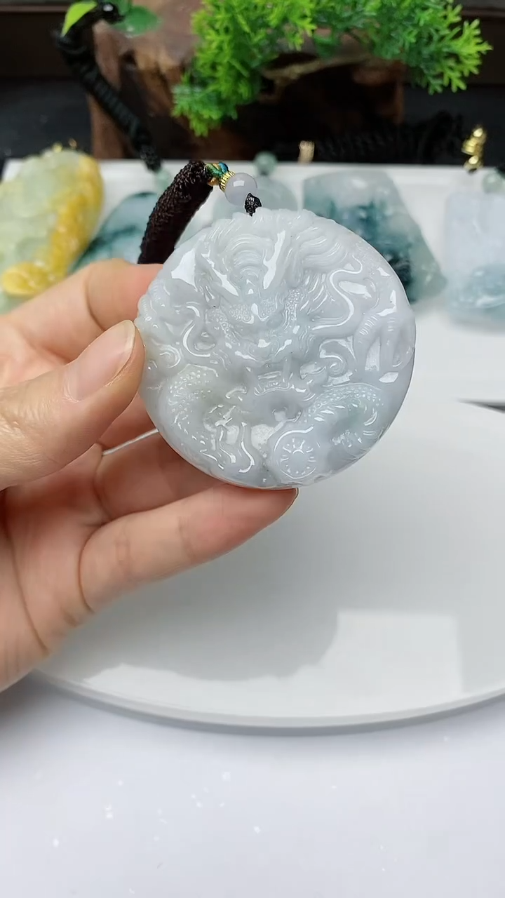 【闪购商品】翡翠颈饰未镶嵌        