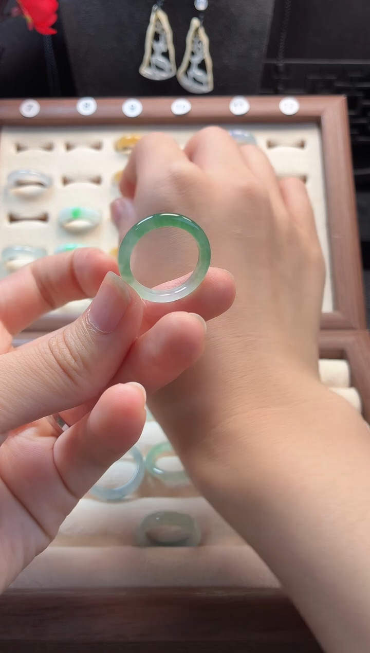 未镶嵌定制翡翠张*肉圈口17.5号  48小时鉴赏期