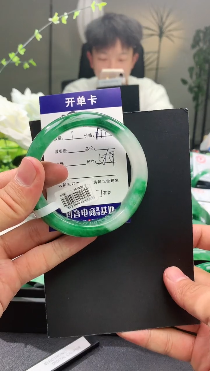 【闪购商品】石英质玉手镯未镶嵌序号37圈口58