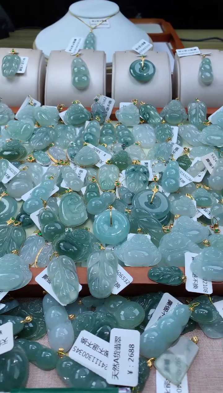 【闪购商品】翡翠颈饰18K金镶嵌天然缅甸a货翡翠