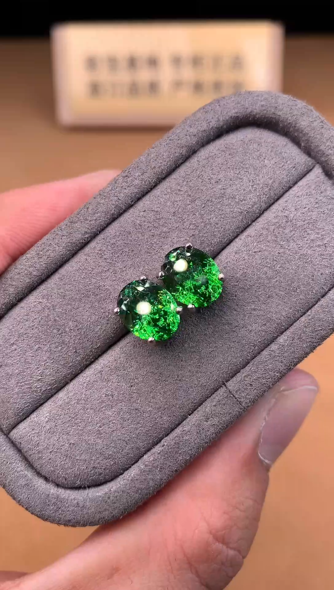 银S925镶嵌耳钉绿色碧玺2222