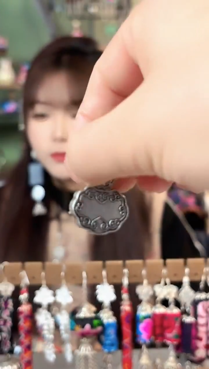 彩云南阁非遗老绣苗银饰品220