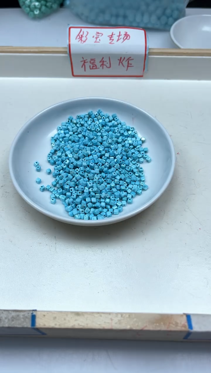 手饰玛瑙未镶嵌D885蓝 白 淞方糖3*3mm30个8.8元