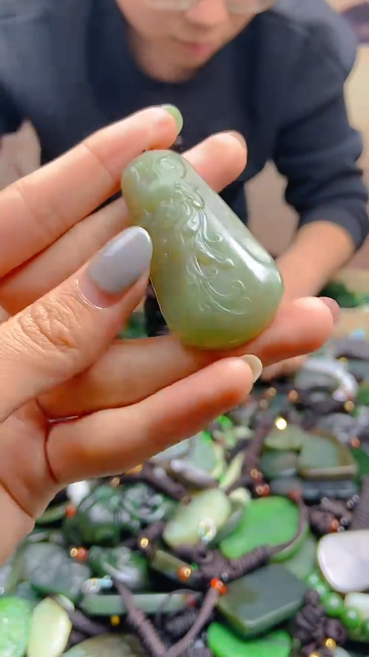 颈饰未镶嵌和田玉1