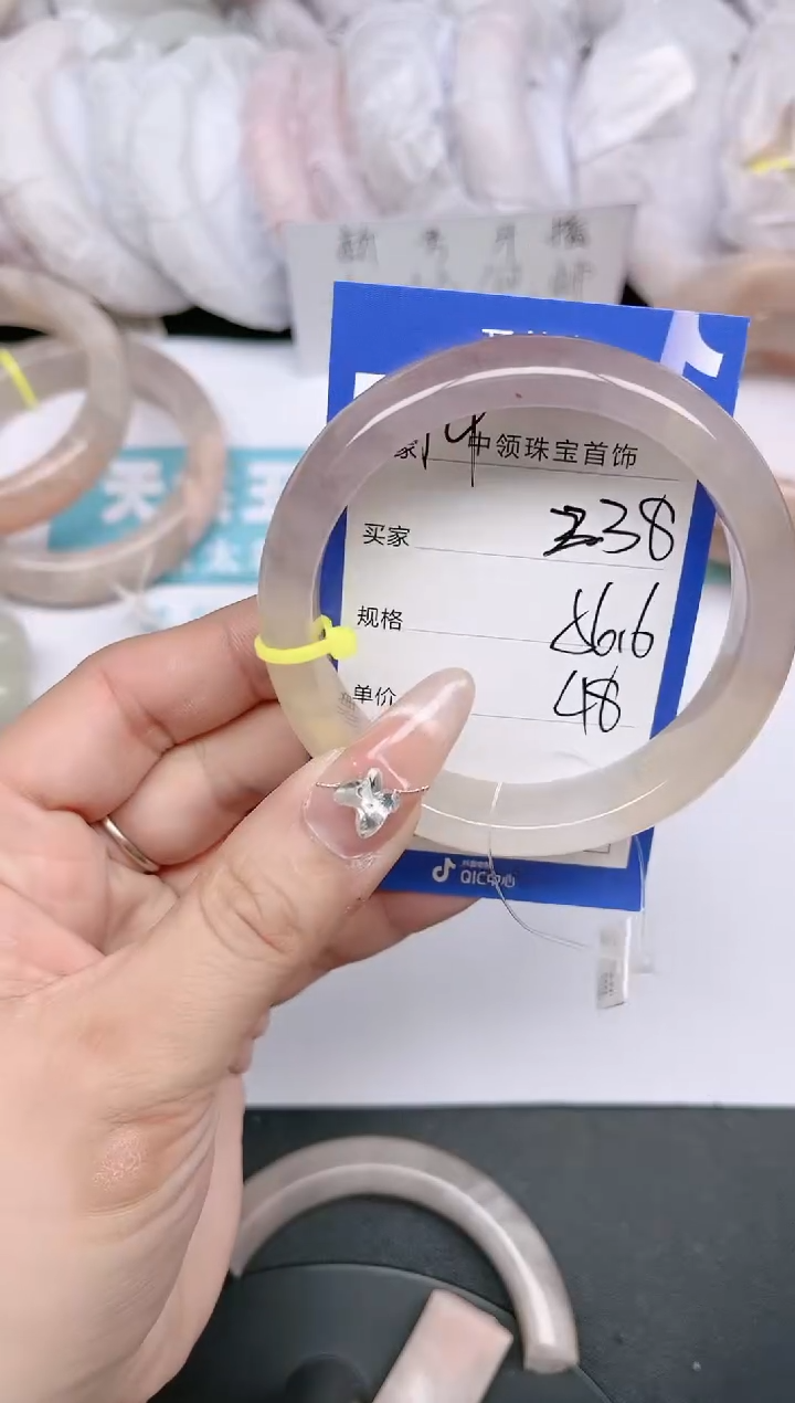 【闪购商品】石英质玉未镶嵌手镯238