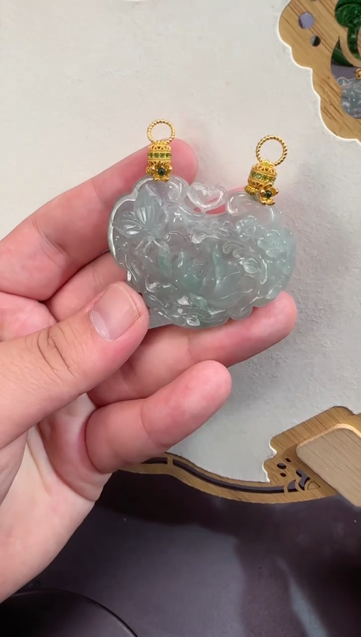 【闪购商品】翡翠颈饰未镶嵌牌子