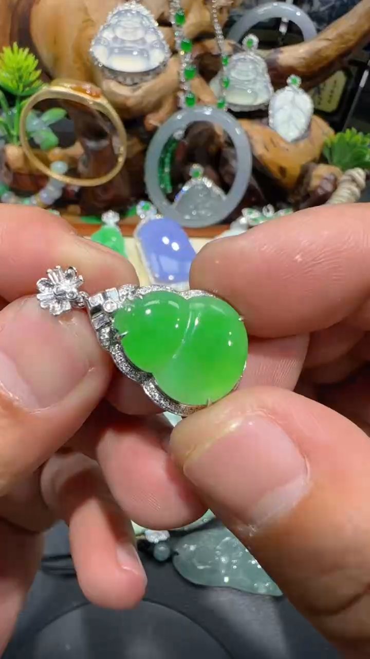 【闪购商品】翡翠吊坠(不含链)18K金镶嵌吊坠