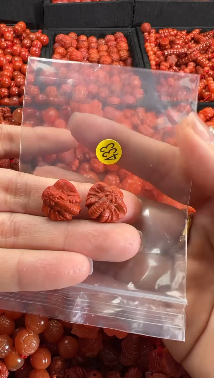 【闪购商品】南红玛瑙未镶嵌颈饰1