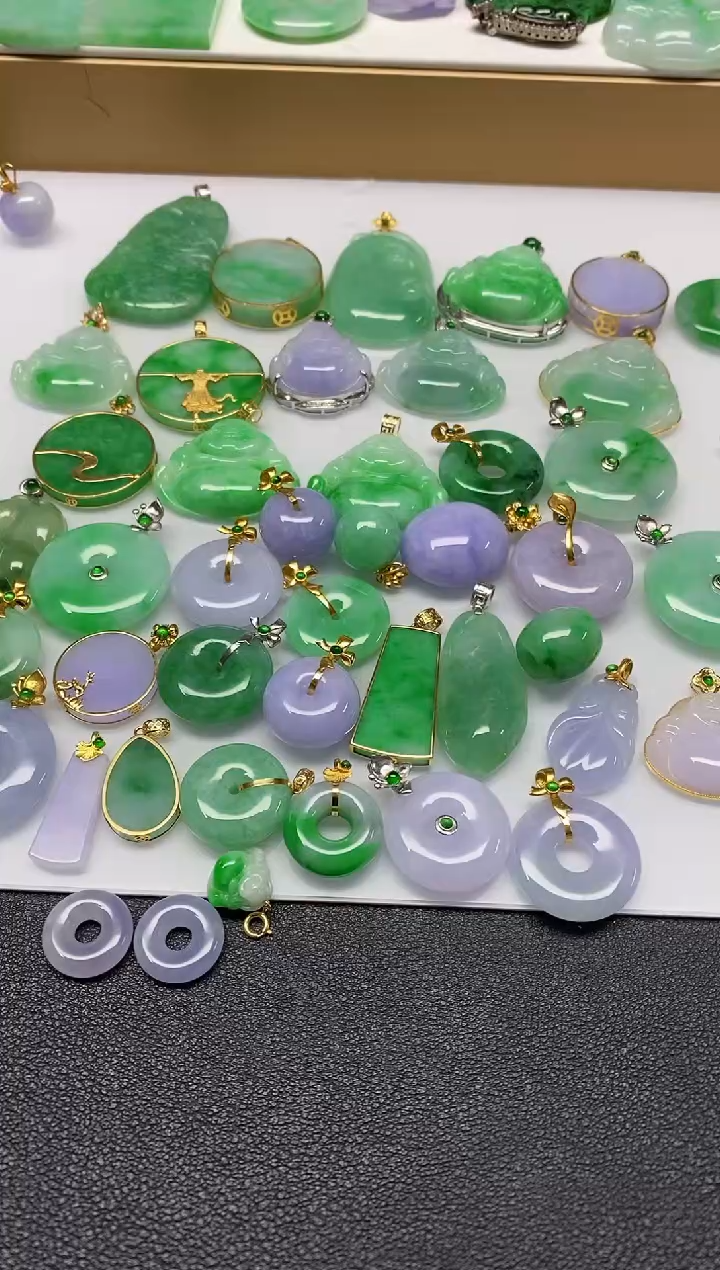 【闪购商品】翡翠吊坠(不含链)18K金镶嵌叶子